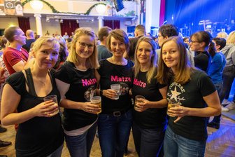 Freiberg: Matthias Reim rockt das „Tivoli“ und seine Fans - Fans von Anfang an: Fanny Straßberger, Nancy Burghardt, Susann Venus, Carolin Unglaube und Cathleen Venus (v.l.).