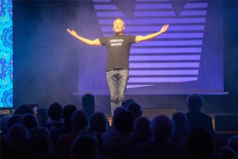 Freiberg: Michael „Michl“ Müller begeistert im Tivoli - Der Kabarettist Michael "Michl" Müller gastierte am Freitagabend im Tivoli Freiberg.