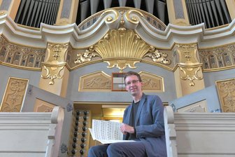 Freiberg: Mittagsmusiken an Silbermann-Orgeln starten am 6. Mai - Organist Clemens Lucke eröffnet im Mai die Mittagsmusiken in der Petrikirche.