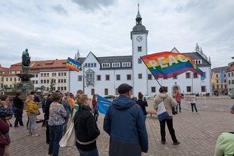 Freiberg: Nachhaltigkeits-Projekt steht vor dem Aus - Gegen die Kürzungspläne der Landesregierung regt sich auch in Freiberg Protest. Das Bild entstand am 10. Mai auf dem Obermarkt.