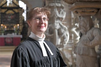 Freiberg: Neue Pfarrerin für Religionsunterricht eingeführt - Pfarrerin Veronika Förster-Blume wird vorwiegend in den Oberschulen Sayda und Halsbrücke unterrichten.