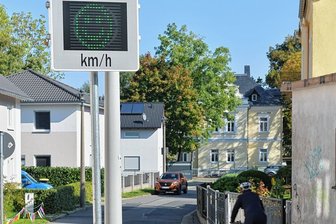 Freiberg: Neuer Anlauf für Ziegelgasse - 2021 war in der Ziegelgasse in Freiberg eine Hinweistafel zum Tempo aufgestellt worden.