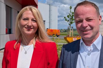 Freiberg: Neuer Standort der Becker Umweltdienste bietet Bürgern zusätzlichen Service - Niederlassungsleiterin Katja Kempe (l.) und Geschäftsführer Ronny Jurischka realisierten den Neubau innerhalb eines Jahres.