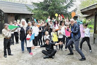 Freiberg: Proben für Theaterperformance auf dem Obermarkt laufen auf Hochtouren - Die Proben für das Theaterprojekt "Arbeit und Ekstase - der Tanz ums Goldene Kalb" in Freiberg laufen in der Kulturscheune Blues Farm an der Lößnitzer Straße.