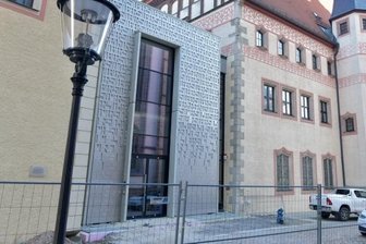 Der Ergänzungsbau am Stadt- und Bergbaumuseum Freiberg soll durch den Schriftzug "Silber" in verschiedenen Sprachen die Quelle für die historische Entwicklung Freibergs verdeutlichen. 