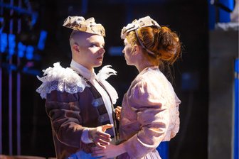 Freiberg: „Romeo und Julia“ feiert Premiere am Theater - Nele Schweers (r.) und Milon Goetz werden „Romeo und Julia“ am Freiberger Theater spielen.