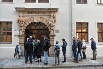 Freiberg: Saniertes Herderhaus mit Platz für 10.000 Laufmeter Archivgut - Vor dem Herderhaus in Freiberg hat sich am Mittwochabend eine Besucherschlange gebildet. Die Stadtverwaltung hatte zur Besichtigung des künftigen Stadtarchivs eingeladen. Noch in diesem Jahr sollen hier die ersten Geschichtsinteressierten in den historischen Unterlagen stöbern können, die bis ins 13. Jahrhundert zurückreichen.