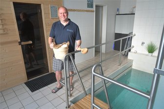 Freiberg: Sauna im DBI lädt wieder zur Schwitzkur ein - Peter Errmann ist Pächter der Sauna im DBI in Freiberg und hat der Anlage eine Schönheitskur gegönnt.