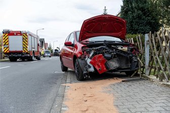 Freiberg: Seniorin und Kind bei Unfall verletzt - Zu einem Unfall auf der Berthelsdorfer Straße in Freiberg musste die Polizei ausrücken.