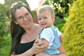 Freiberg: So heißen die im September geborenen Babys - Romy Schönherrs Tochter (17 Monate) heißt Mia. Auch bei anderen Eltern aus Freiberg sind kurze Vornamen im Trend.
