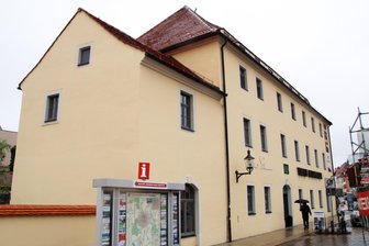 Freiberg sucht Standort für Welterbe-Besucherzentrum - Im Silbermann-Haus am Schlossplatz befindet sich neben der Tourist-Information auch der Sitz der Gottfried-Silbermann-Gesellschaft.