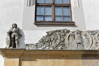 Freiberg verabschiedet Stadt- und Ortschaftsräte - Das Eingangsportal zum Ratskeller in Freiberg. In dem Gebäude befindet sich der Städtische Festsaal, in dem die Stadträte am Donnerstag tagen.