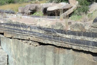 Freiberg: Vortrag über Minerale der Platingruppe - Gestein mit Platin-Mineralen aus Südafrika: Über die Entstehung solcher Lagerstätten spricht Malte Junge beim Freiberger Kolloquium.