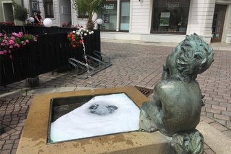 Freiberg: Warum schäumte der Fortunabrunnen? - Zu Wochenbeginn fiel Passanten Schaum auf dem Fortunabrunnen in Freiberg auf.