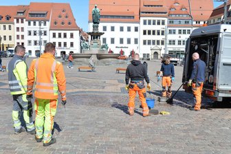 Freiberg: Wasserspiele auf dem Obermarkt und am Ottobrunnen laufen wieder - Obermarkt Freiberg: Wasserspiele werden für den Sommer vorbereitet.