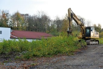 Freiberg: Weiterer Wald soll für Bauland abgeholzt werden - Neben dem Penny-Markt an der Leipziger Straße in Freiberg sind bereits Bäume gerodet worden, um Platz für ein Baugebiet zu schaffen. Jetzt soll auch hinter dem Markt ein Baugebiet entstehen.