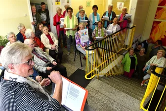 Freiberg: Wie die Hinkelsingers ihren 15. Geburtstag feiern - Die Hinkelsingers aus Freiberg unter der Leitung von Heidi Hinkel, hier ein Foto von einem früheren Auftritt im „Bunten Haus“, feiern am Montag ihren 15. Geburtstag.