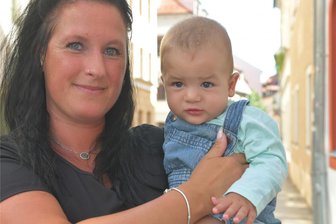 Freiberg: Wie die im Juli geborenen Babys heißen - Anja Zippenfennig aus Niederbobritzsch nannte ihren inzwischen sechs Monate alten Sohn Carlo.
