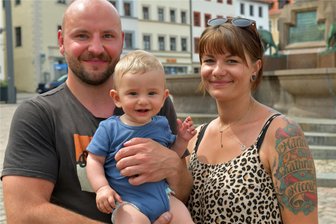 Freiberg: Wie die im Juni geborenen Babys heißen - Schnappschuss in Freiberg: Rick Reyer und Vanessa Gruhnert nannten ihren Sohn Hans. Der Kleine ist sechs Monate alt.