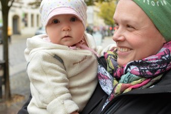 Freiberg: Wie die im Oktober geborenen Babys heißen - Anne Patzer aus Freiberg mit ihrer Tochter Martha.