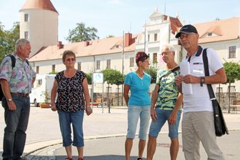Freiberg wird immer beliebter: Stadt sucht neue Gästeführer - Die Anzahl der Stadtführungen hat 2025 erstmals die Marke von 680 überschritten. 11.509 Gäste erkundeten Freiberg.