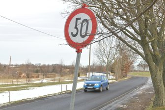 Freiberg-Zug: Schilder-Streich sorgt für Verwirrung - Am Ortsausgang Zug in Richtung Frauensteiner Straße gilt eigentlich Tempo 30. Wirklich?