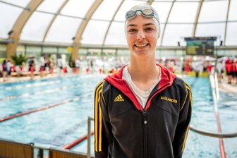 Freiberger Ärztin verblüfft beim Schwimm-Comeback: „Sie hat ein wahnsinniges Talent“ - „Mein Johannisbad“ – Die schwimmende Medizinerin Elisabeth Grösel ist zurück an ihrer alten Wirkungsstätte.