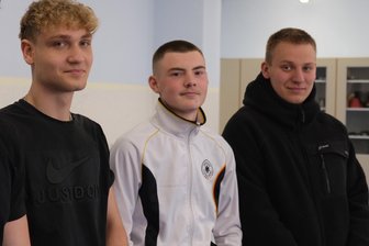 Freiberger Berufsschüler zur Wehrpflicht: „Finde es gut, wenn die Jugend wieder Disziplin und Respekt lernt“ - Drei Schüler aus der Metallklasse beziehen Stellung: Ole Noack, Ragnar Weber und Leon Wilhelm (v.l.n.r.).