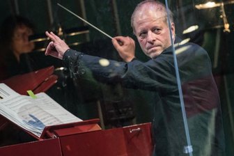 Freiberger Chefdirigent: "Die große Vision der Vielfalt des Lebens" - GMD Jörg Pitschmann: "Es ist eine Herausforderung, nach der Pause solche Werke zu spielen."