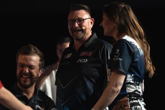 Freiberger Dartteam: Nächster WM-Teilnehmer geht für die Mittelsachsen ans Board - Dragutin Horvat, hier beim Promi-Darts in Chemnitz, tritt nun für Freiberg an.