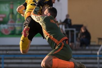 Freiberger diesmal mit Köpfchen? - Energisch: Wie hier Sebastian Krause gegen Radeberger Keeper wollen die BSC-Kicker die Aufgabe gegen den Meißner SV angehen. 