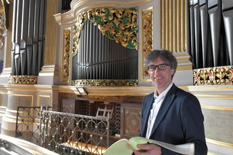 Freiberger Dom: Abendmusiken starten am Himmelfahrtstag in neue Saison - Domkantor Albrecht Koch an der Großen Silbermann Orgel im Dom St. Marien zu Freiberg.