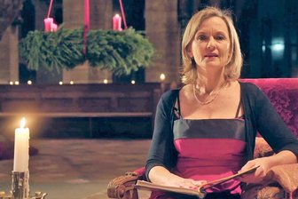 Freiberger Dom sendet festliche Stimmung - Die Dresdner Schauspielerin Josephine Hoppe las die biblische Weihnachtsgeschichte und andere Texte zum Fest.