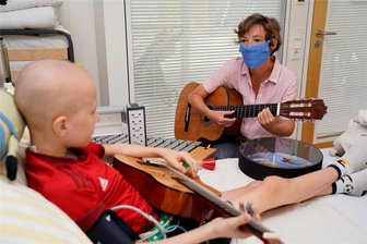 Freiberger Eisenbahn übergibt Spende an Verein Sonnenstrahl aus Dresden für Begleitung krebskranker Kinder und Jugendlicher - Der Verein Sonnenstrahl aus Dresden betreut krebskranke Kinder und Jugendliche sowie ihre Familien.