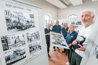 Freiberger Fotofreunde zeigen in Olbernhau drei Ausstellungen in einer - Auch Rolf Rudolph, Harald Börner, Peter Hoyer, Sylvia Börner und Bernd Torchala (v. l.) zeigen ihre Fotos.