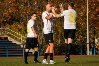 Freiberger Fußballtrainer: „Jetzt zeigt sich, wie stark wir als Team sind“ - Um nicht noch weiter nach hinten zu rutschen, müssen die Freiberger um Meik Mehner, Kevin Budach und Rico Thomas (v. l.) wieder in die Erfolgsspur zurückfinden.