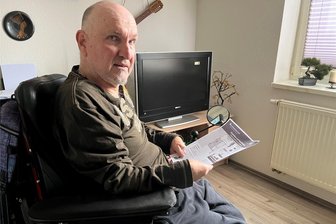 Freiberger gefangen in seiner Wohnung - aber es gibt Hoffnung - André Steinbach hat von der Sparkasse Mittelsachsen eine Wohnung angeboten bekommen, die seinen Anforderungen entspricht. Beim Umzug will die Freiberger Firma Zschörnig behilflich sein.