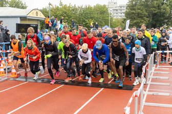 Freiberger Herbstlauf wieder mit buntem Programm - Mehr als 500 Aktive gingen beim 41. Herbstlauf an den Start, hier die 5 km.