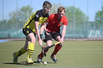 Freiberger Hockey-Team kann sich nicht belohnen - Das Freiberger Mixed-Team um Dominik Göpfert (l.) ging im einzigen Heimspiel der Rückrunde leer aus.