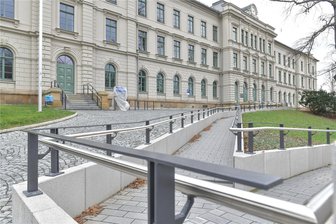 Freiberger Justizgebäude: Licht am Ende des Tunnels auf der Großbaustelle - Das Polizeirevier im Justizkomplex an der Beethovenstraße in Freiberg soll nach Sanierungsarbeiten bald übergeben werden.