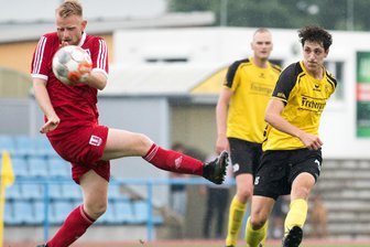 Freiberger Kicker schießen sich auf Rang 2 - Der BSC-Kicker um Lucas René Hanitsch (r.) haben in Gröditz ein Schützenfest gefeiert.