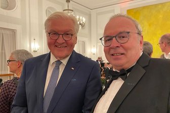 Freiberger Kinomacher Thomas Erler trifft Bundespräsident Steinmeier - Thomas Erler (r.) trifft erneut Bundespräsident Frank-Walter Steinmeier in Berlin.