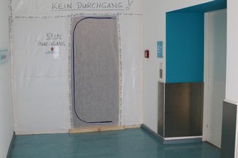 Im Freiberger Krankenhaus wurden zwei getrennte Intensivstationen eingerichtet, um beatmungspflichtige Corona-Patienten oder Verdachtsfälle getrennt von übrigen Intensivpatienten behandeln zu können.