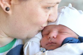 Freiberger Krankenhaus zählt acht Osterbabys - Edgar heißt das Baby, dass Linda Vulpius am Ostermontag im Kreiskrankenhaus Freiberg zur Welt gebracht hat.