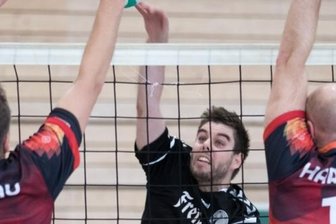 Freiberger mit neuen Gesichtern zum Auftakt - Ab dieser Saison Teambetreuer: Maik Förste schmettert nicht mehr nur, sondern regelt auch das Schriftliche.