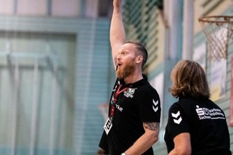 Freiberger müssen sich strecken - Zurück in die Erfolgsspur? Die HSG-Männer um Trainer Alexander Matschos wollen gegen Jena unbedingt gewinnen. Im Vorjahr war das Duell eine klare Sache (36:22), aktuell stehen die Thüringer aber besser da.