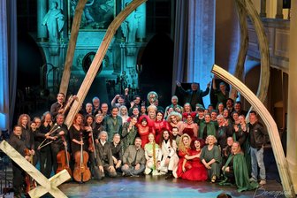 Freiberger Musical „Dracula“ avanciert zum Publikumsmagneten - Glücklich nach zwölf Vorstellungen in der Nikolaikirche Freiberg: die Akteure von „Dracula“.