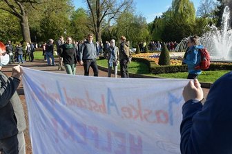 Freiberger OB lädt vor Corona-"Spaziergang" zum Bürgerdialog - Das Bündnis "Freiberg für alle" wollte mit Montagsspaziergängern im Albertpark ins Gespräch kommen.