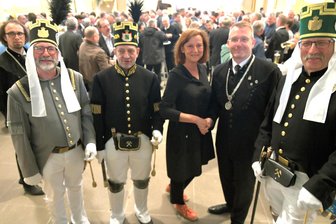 Freiberger OB verabschiedet sich nach 16 Jahren aus dem Rathaus am Obermarkt - Unter anderem Katharina Wegelt und Heiko Götze (links) verabschiedeten Sven Krüger (2.v.r.).