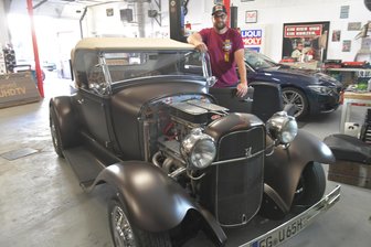 Freiberger Oldtimer- und Motorradtreffen erlebt sechste Auflage - Marco Ritter präsentiert zum Treffen am Wochenende in Freiberg einen Ford Modell A Roadstar. Foto: